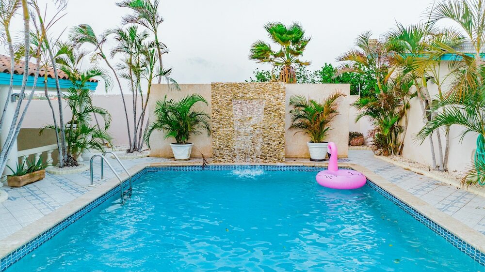 Фото Massive Oceanfront Villa - SPA - Sauna - Gameroom - Malmok!