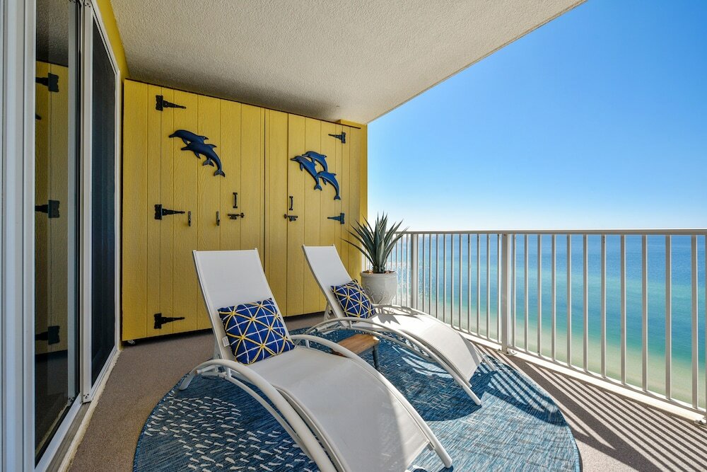 Фото Tropic Winds by Book That Condo