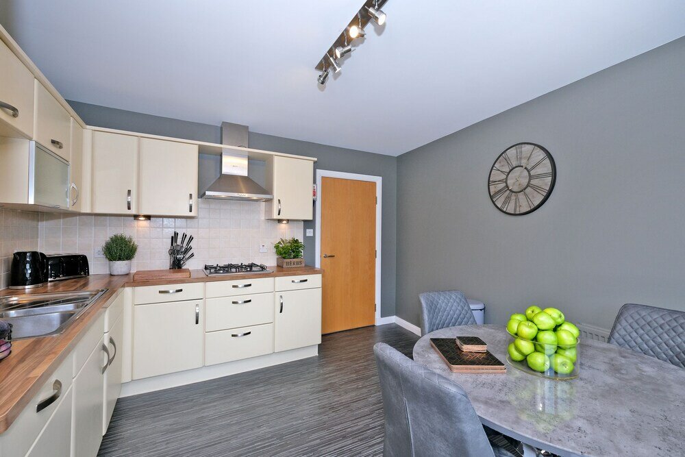 Фото Bright and Spacious Home With a Balcony and City Views