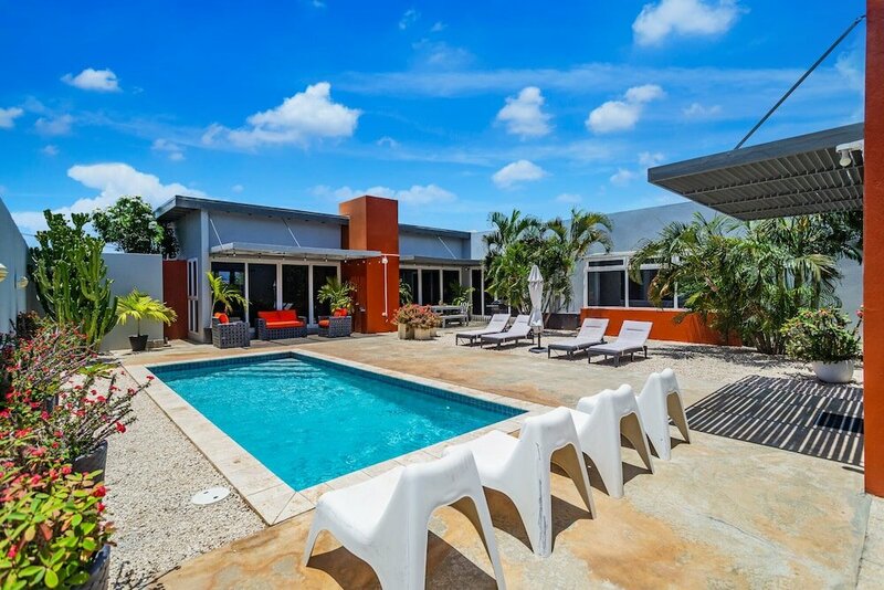 Гостиница Stunning Modern Home, Near Beaches Full Ac в Ноорде