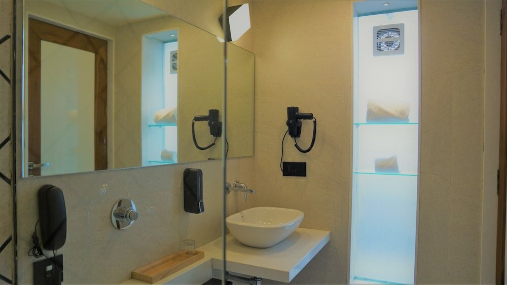 Фото De Glance Hotel