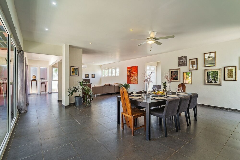 Фото Stunning Modern Home, Near Beaches Full Ac