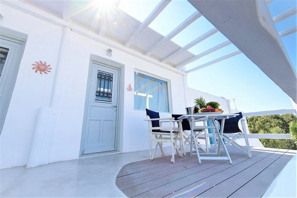 Фото Melesios Mykonos Town Studios