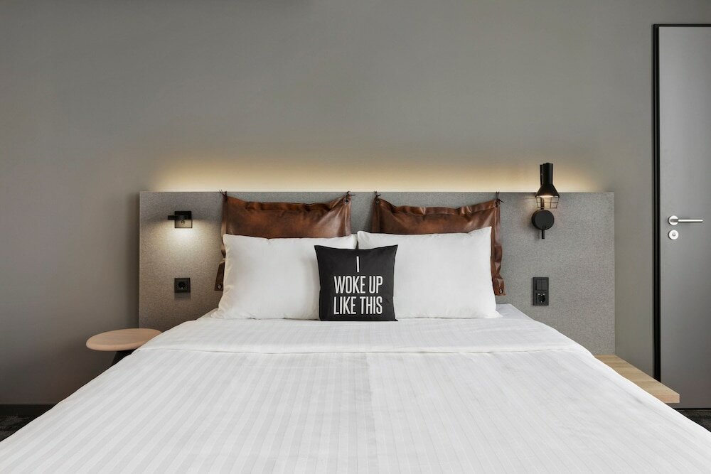 Фото Moxy Duesseldorf City