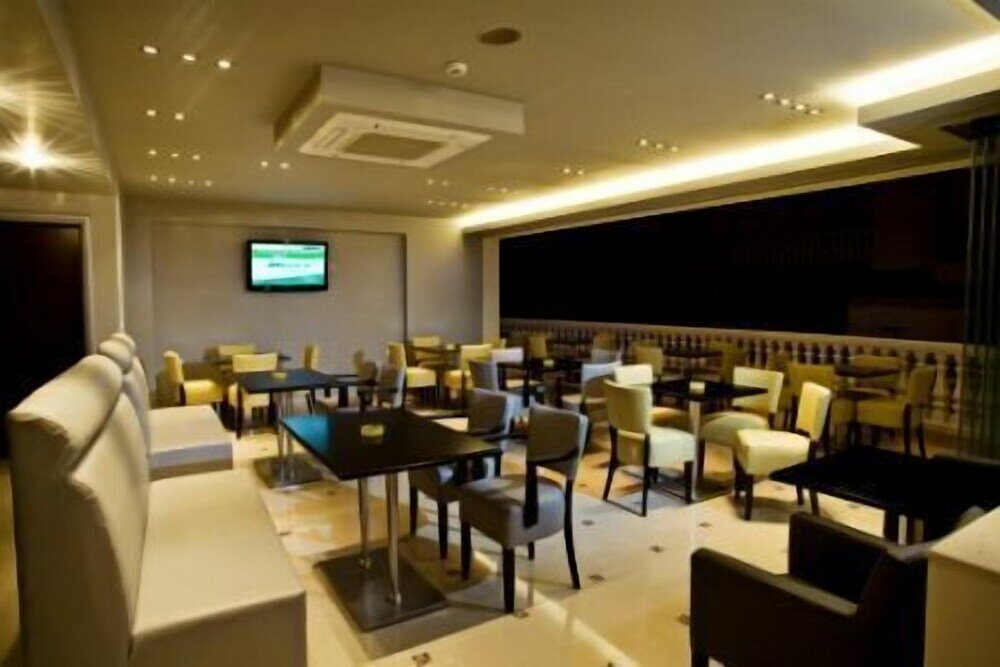 Фото Rg Status Hotel