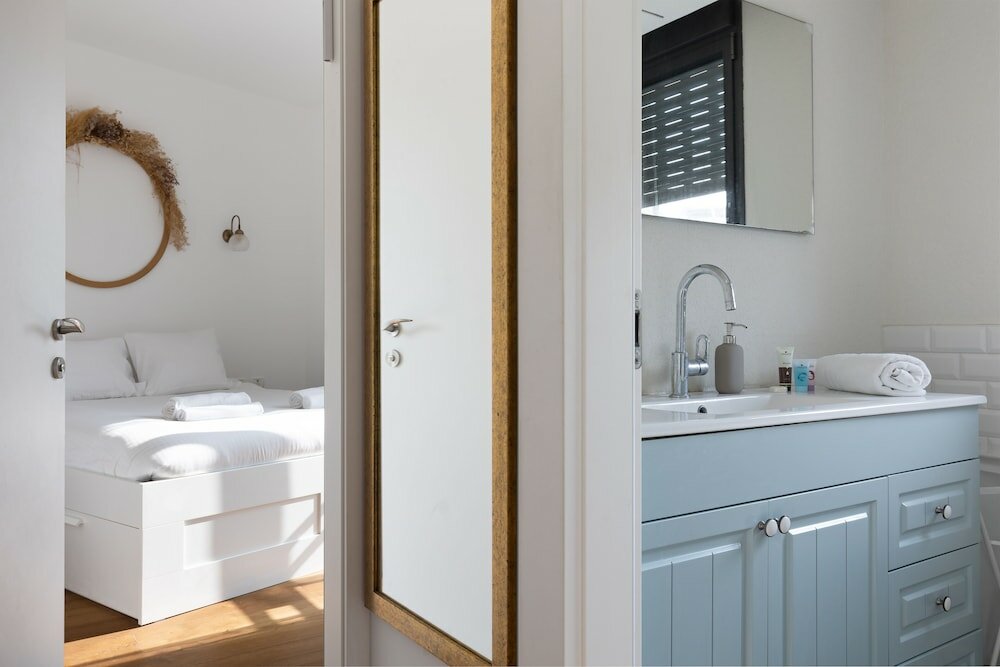 Фото Chic and Sunny in the Heart of Tel Aviv