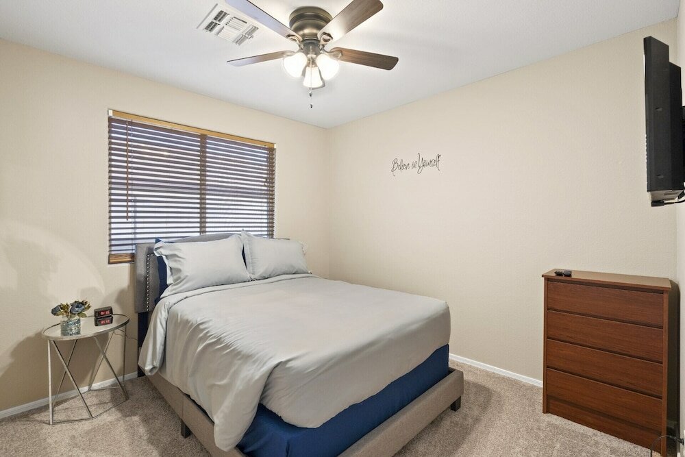 Фото Cozy Hidden Gem - 3br - 1Den w Backyard