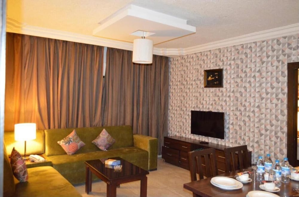 Фото Lancaster hotel apartments