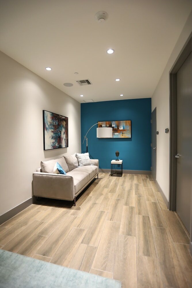 Фото King Bed Full Service Apt