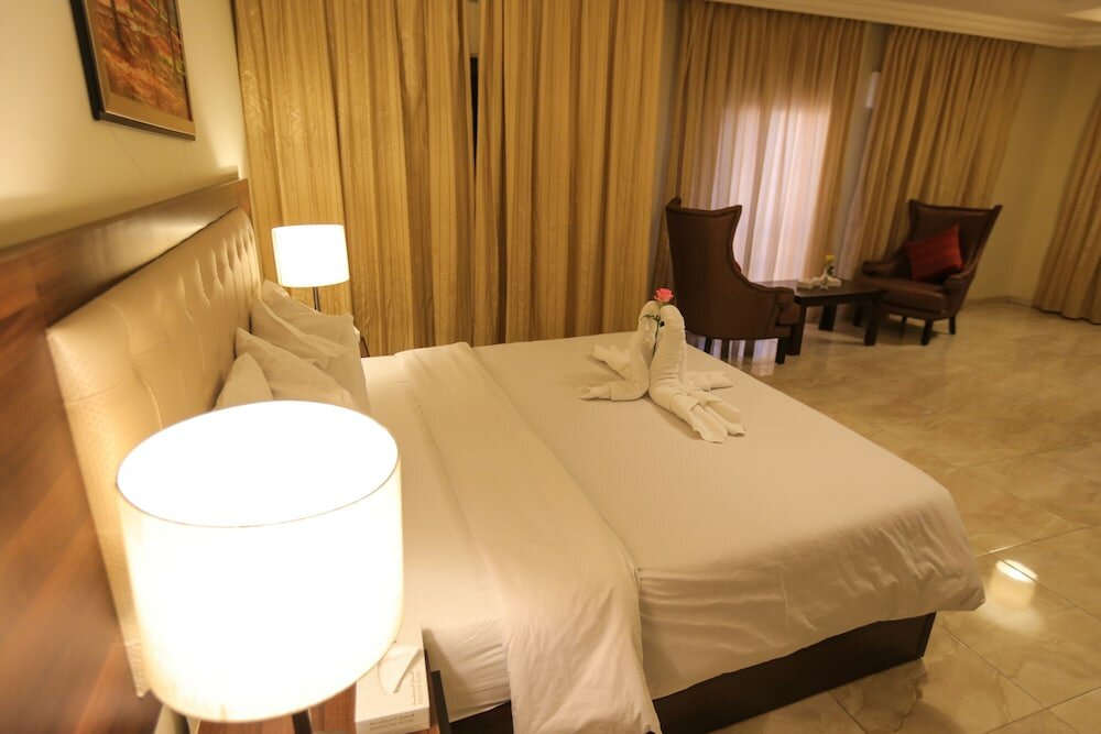 Фото Lancaster hotel apartments