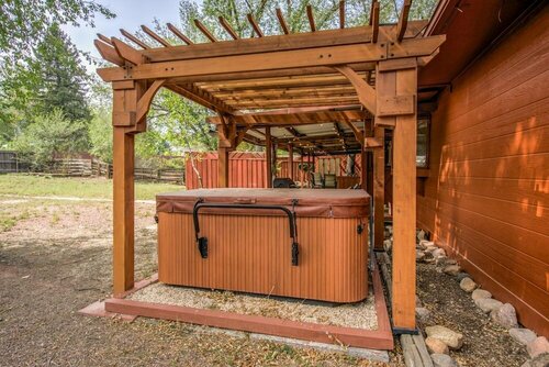 Гостиница 4brbroadmoor Retreathottub, Firepit, Near Trails в Колорадо-Спрингс