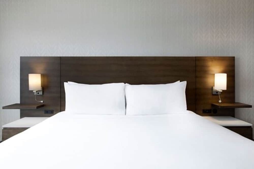 Фото Great Blue Heron Hotel