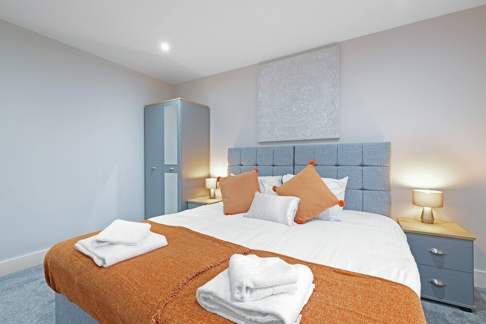 Фото Crown Place 2 & 3 Bedroom Luxury Apts