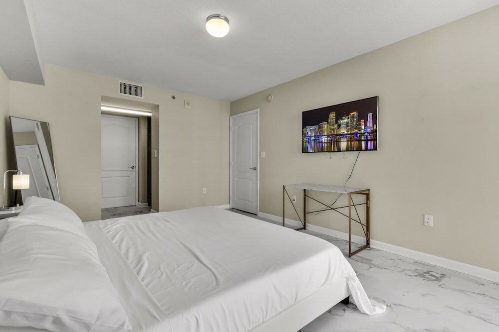 Фото Luxury Apartments W Pool & Ocean views