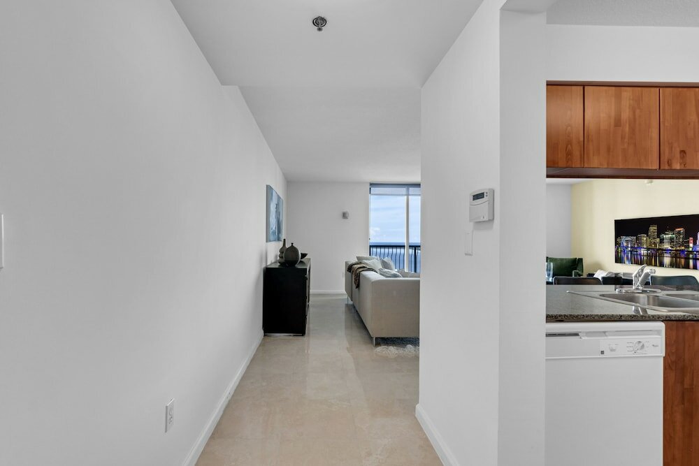 Фото Luxury Apartments W Pool & Ocean views