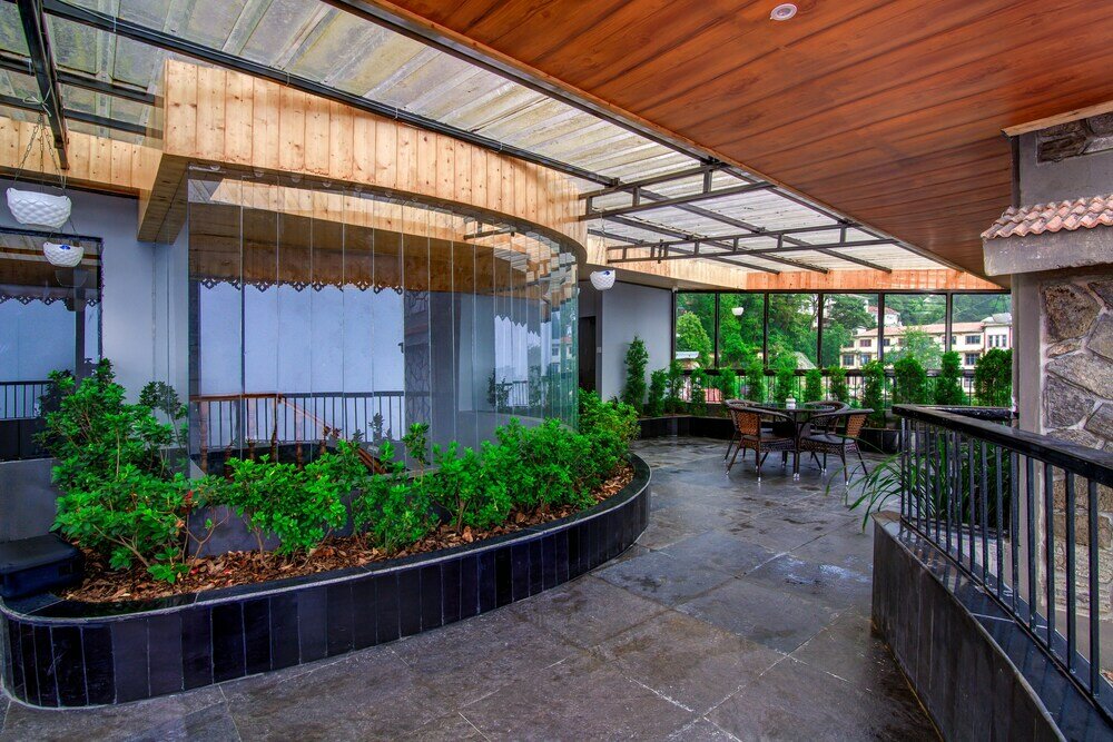 Фото Sumi Queen's Yard Rink Mall Darjeeling