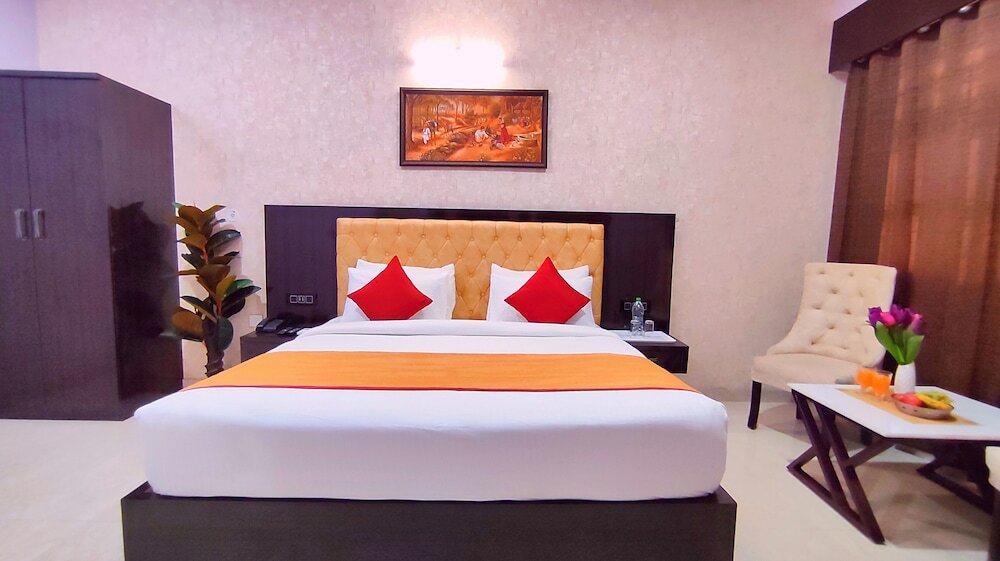 Фото Hotel Aradhna Inn by ShriGo Hotels