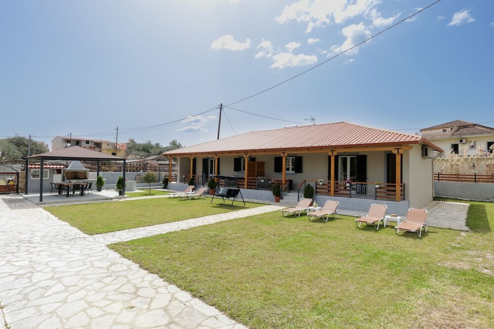 Фото Planet Villas at Ipsos by Konnect, Shared BBQ & Garden