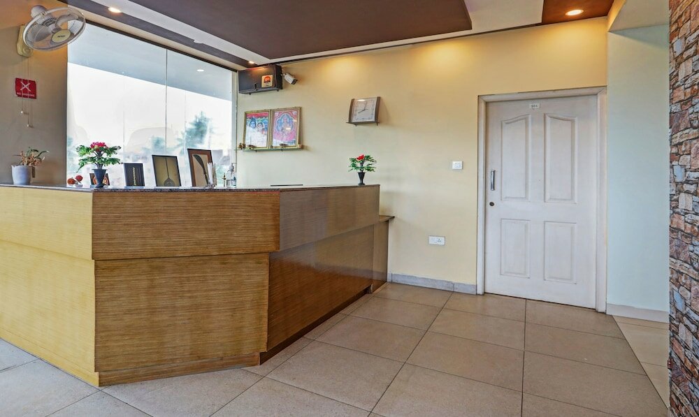 Фото Treebo White Wings