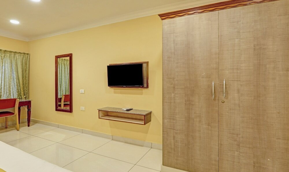 Фото Treebo White Wings