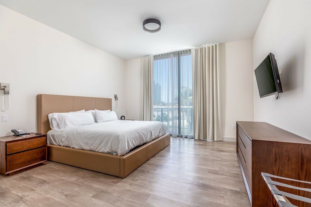 Фото Stylish Private Beach Condo Hollywood