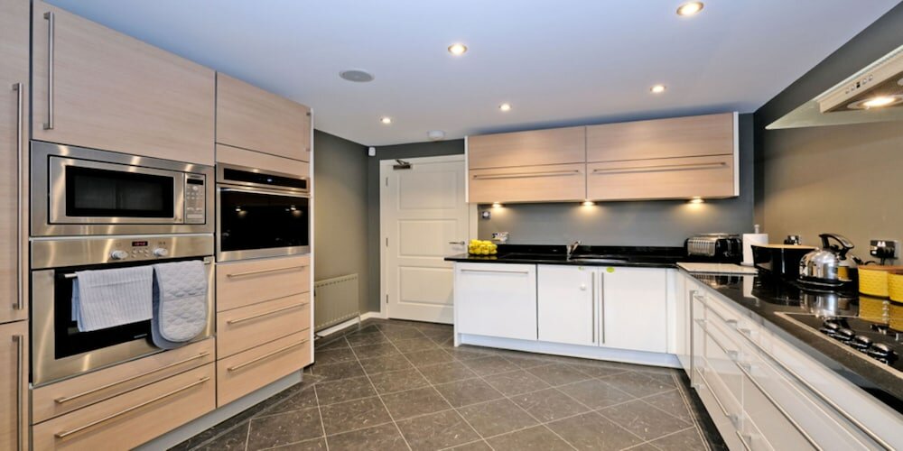 Фото Executive three Bedroom Apartment in Aberdeens West End