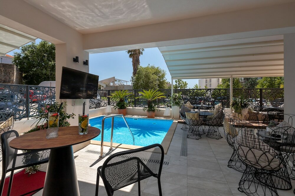 Фото Aparthotel Flora