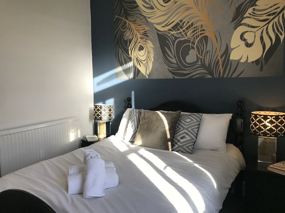 Фото Stylish 3-bed Preston Home for Relaxing Comfy Stay