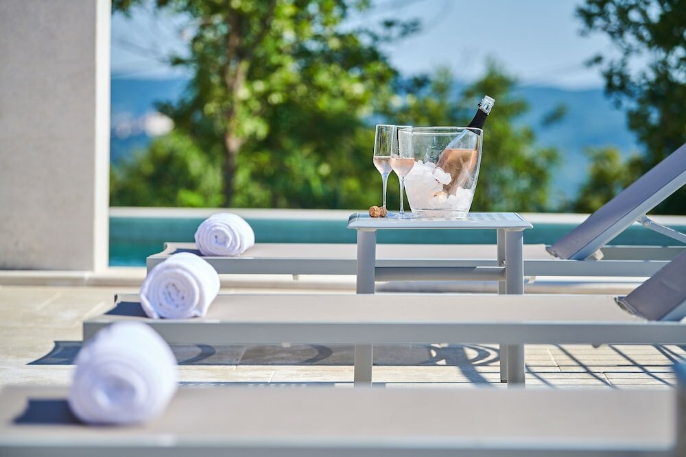 Фото Rainis Hill Top Villa