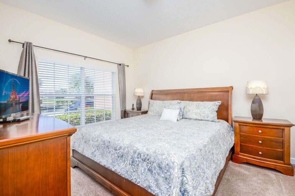 Фото Contemporary 4 Bed 3 Bath Town Home With Upgrades, Private Pool i Close to Disney, Shopping