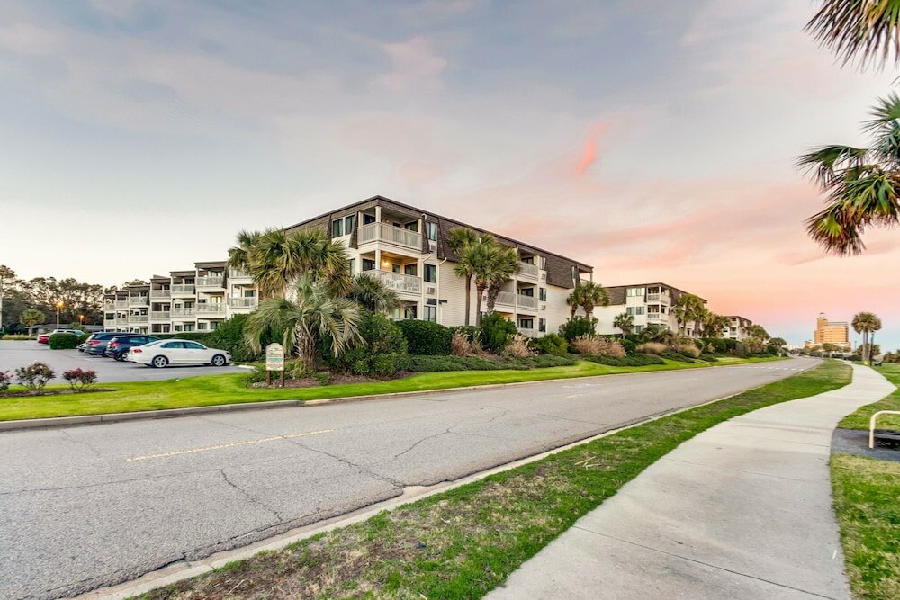 Фото 2 Br Condo Steps From Pristine Beaches