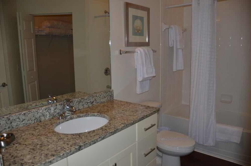 Фото Lucaya 4 Bedrooms 3 Baths Townhome!