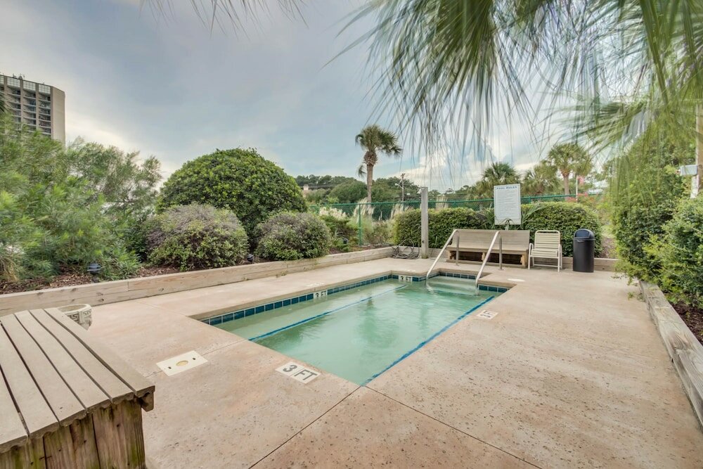 Фото 2 Br Condo Steps From Pristine Beaches