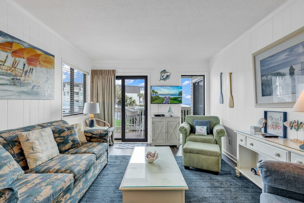 Фото 2 Br Condo Steps From Pristine Beaches