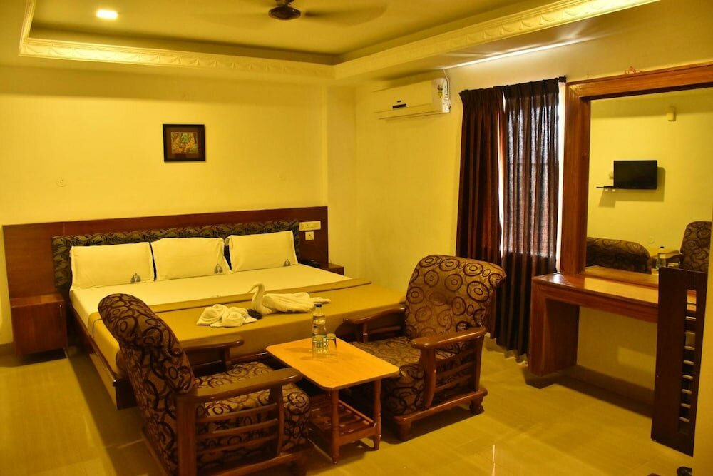 Фото Hotel Jothimani