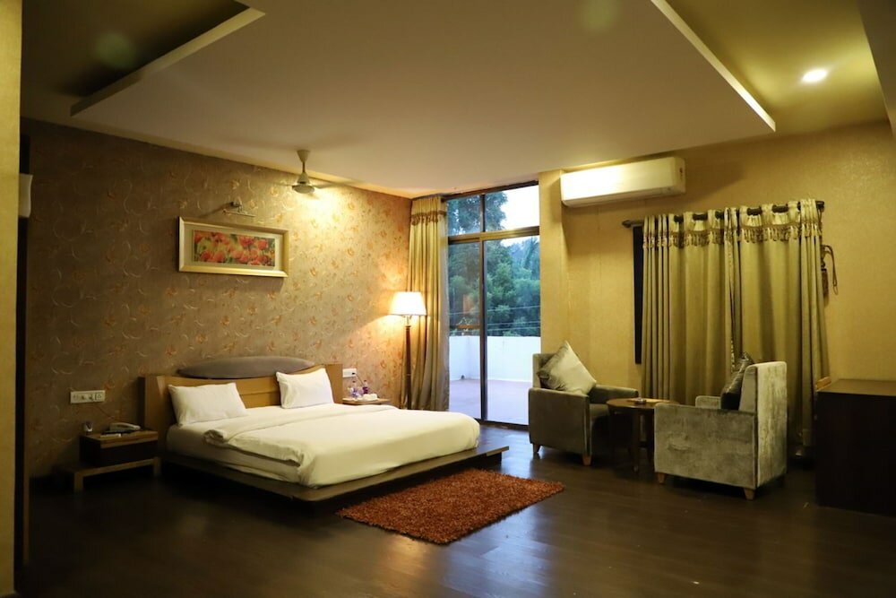 Фото Hotel Heera Excutive