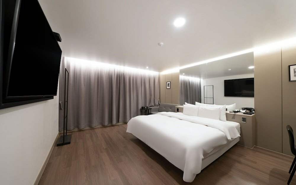 Фото Suwon Yeongtong Just Sleep Hotel