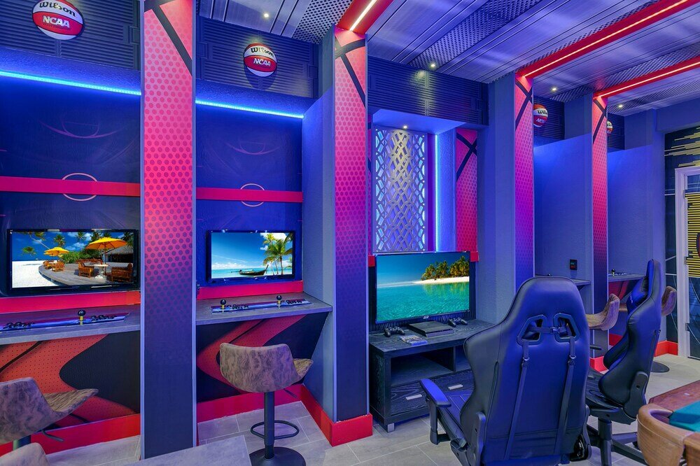 Фото Must See Villa! Private Poolthemed Roomstheater!