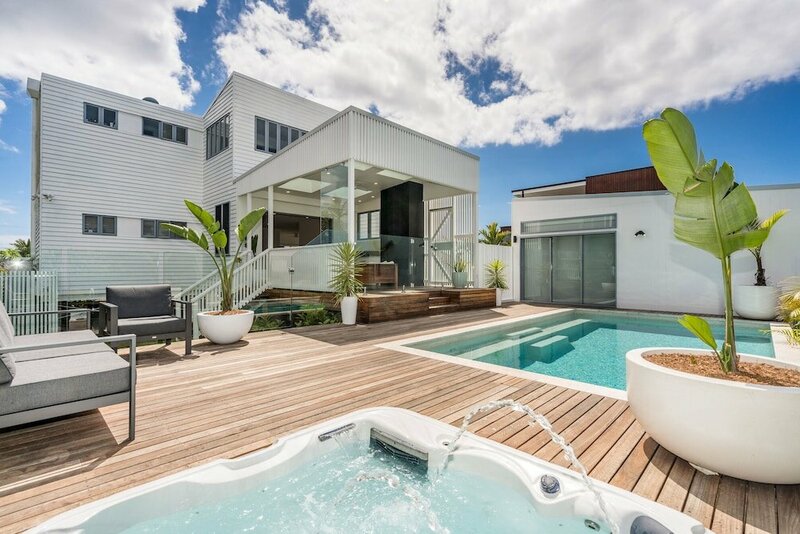 Гостиница Your Luxury Escape - Summerhaven House в Байрон-Бэе