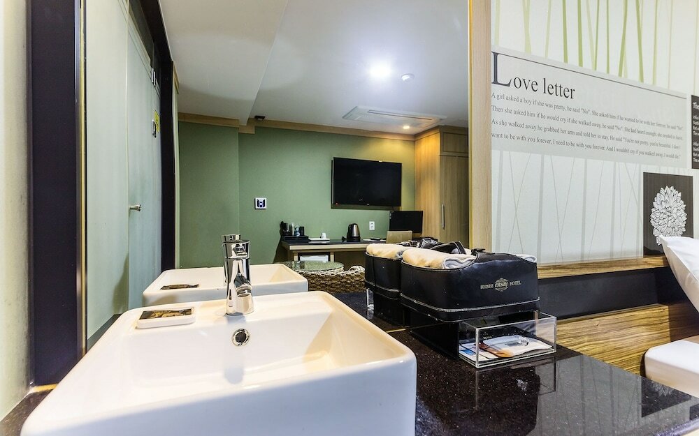 Фото Suwon Orsay Hotel