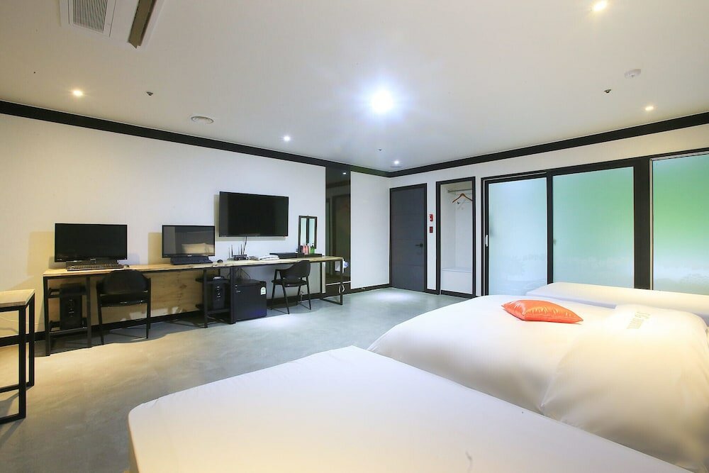 Фото Suwon Yeongtong Sg Hotel