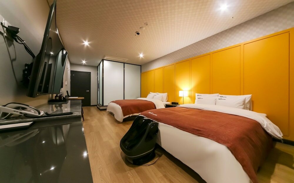 Фото Changwon Jinhae Yongwon Hotel The K