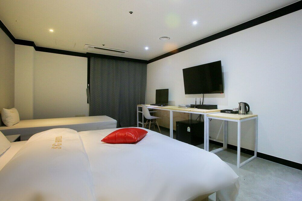 Фото Suwon Yeongtong Sg Hotel