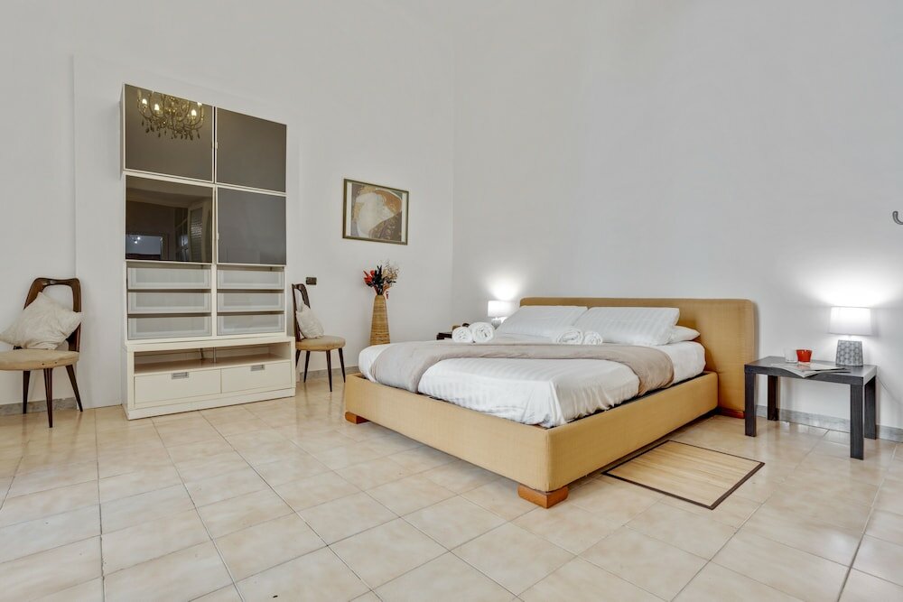 Фото Costigliola Palace Netflix&Parking Flat