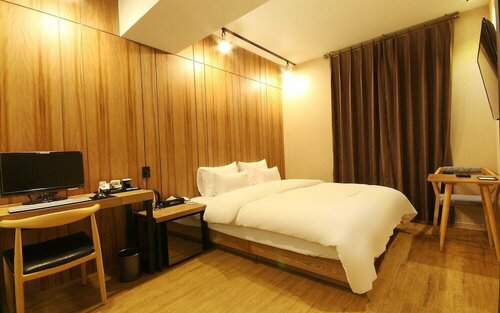 Гостиница Masan Almond Hotel в Чханвоне