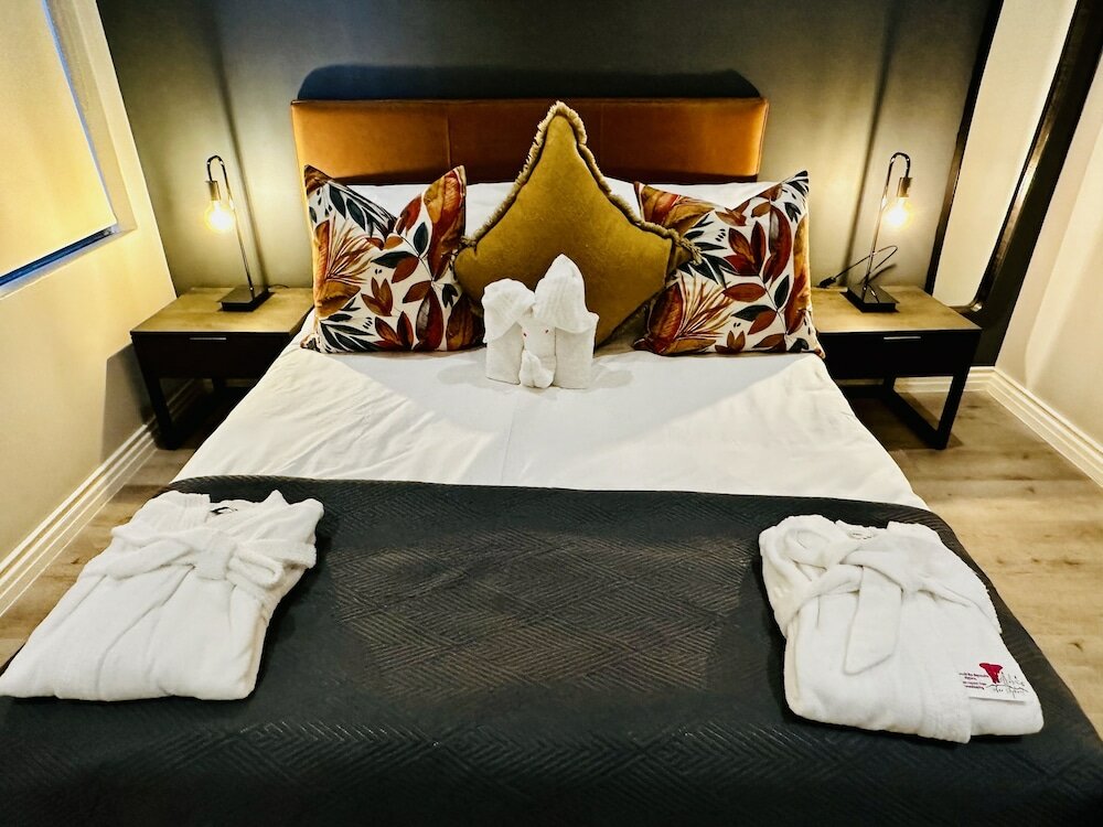 Фото Urban Elephant 16 on Bree