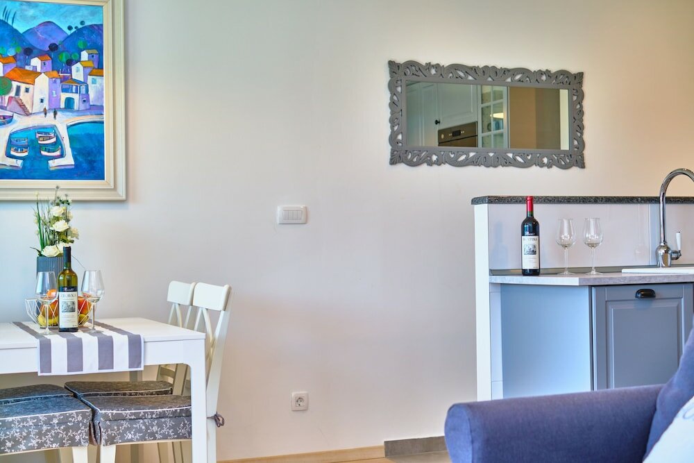 Фото Luxury Seaside Apartment