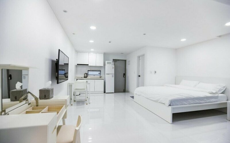 Гостиница Geojedo N White Pension