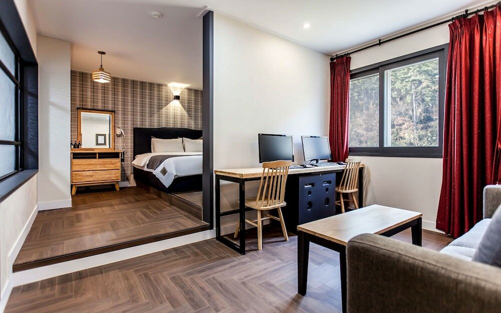 Фото Changwon Jinhae Yongwon Brown Dot Hotel