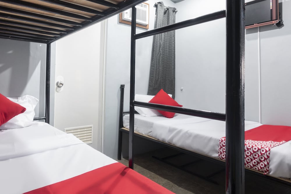 Фото Oyo 561 Abn Hostel